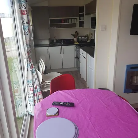 Summer House Caravan * Gristhorpe