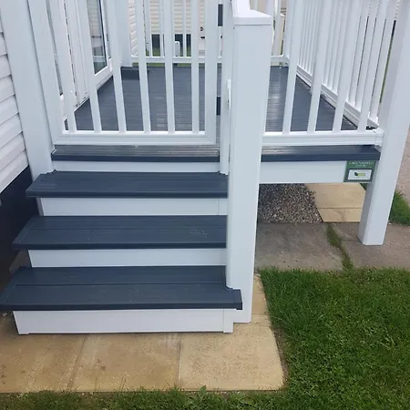 Summer House Caravan Camping Gristhorpe